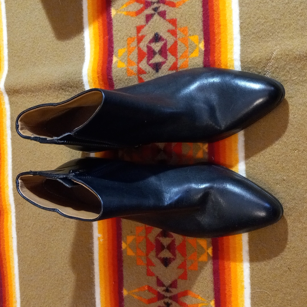 NWOT Coach paddock shoes never worn!